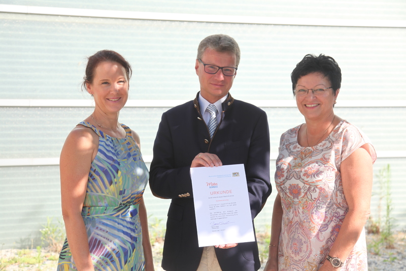 Juni 2018 - Bernd Sibler mit Schulamtsdirektorin Susanne Swoboda und Schulleiterin Dr. Sybille Meier, Foto: Nicole Dressler